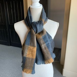 Van Heusen scarf